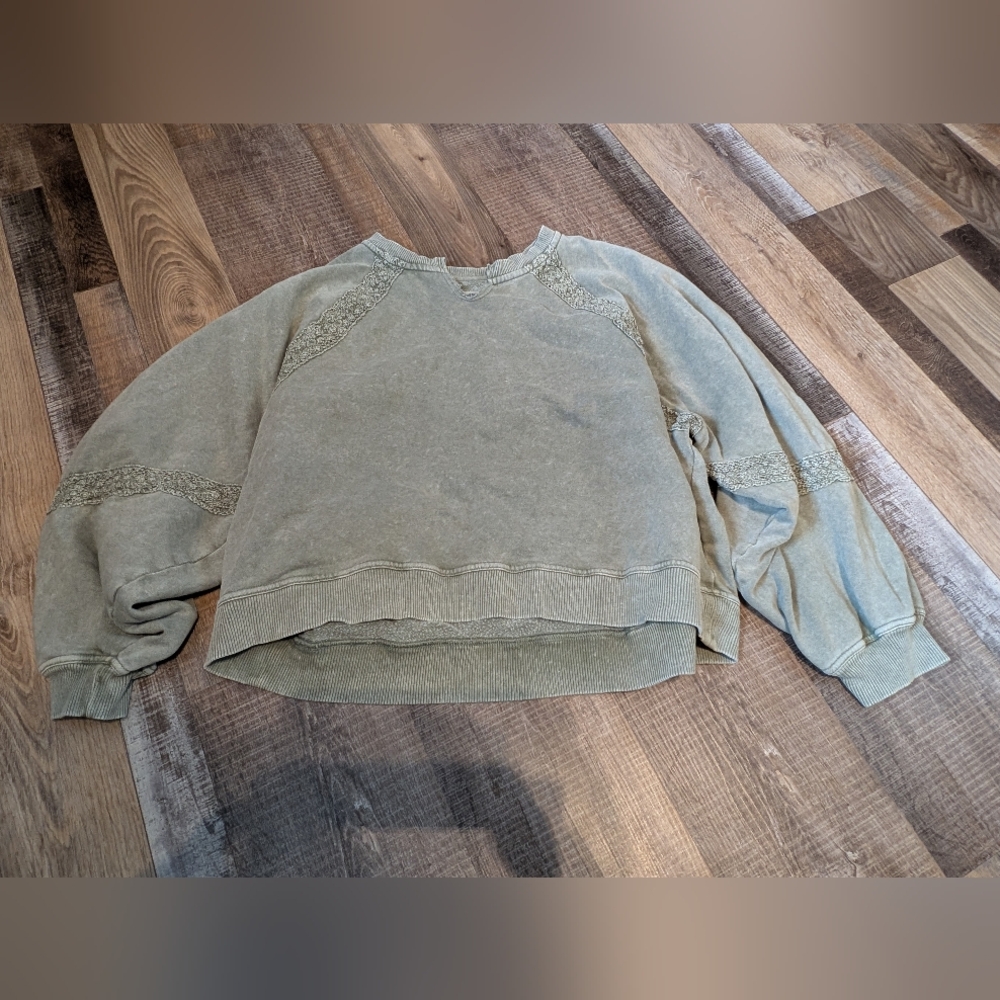 Arie Women's Green Sweater